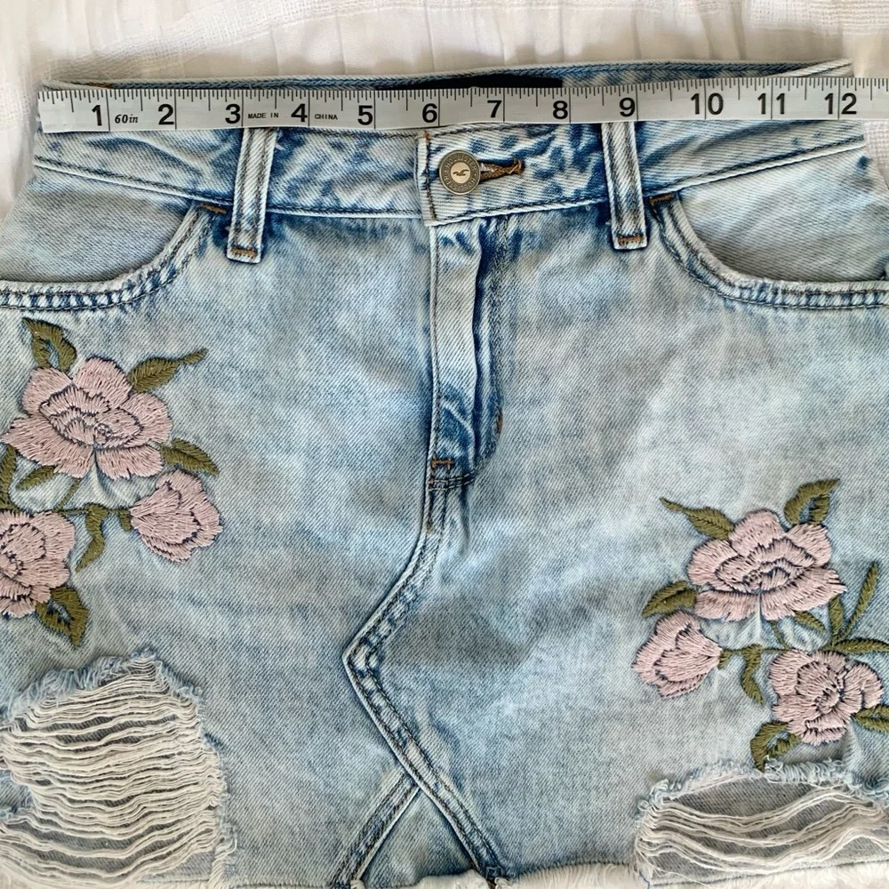 Hollister ~ 100% Cotton Lilac Flower Embroidered Denim Jean High Rise Skirt! - Picture 6 of 9